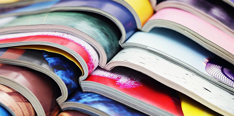 Un grapat de revistes apilades